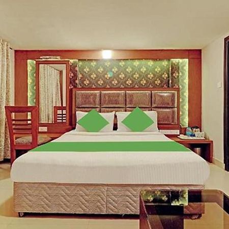 Pine Tree Boutique Hotel Madras Buitenkant foto