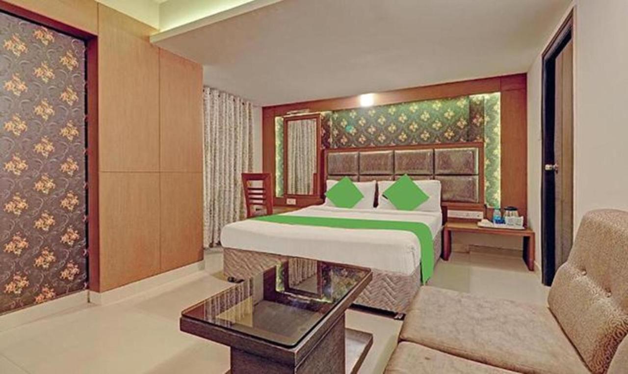 Pine Tree Boutique Hotel Madras Buitenkant foto