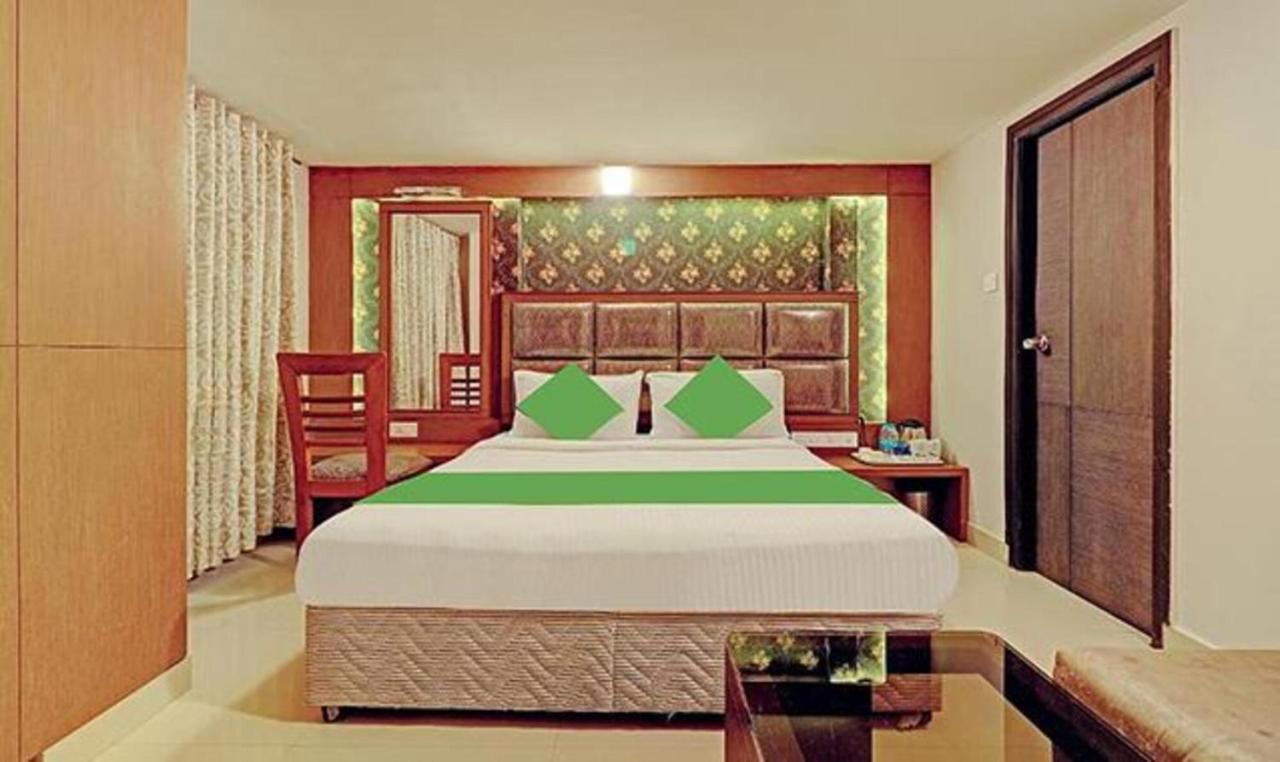 Pine Tree Boutique Hotel Madras Buitenkant foto