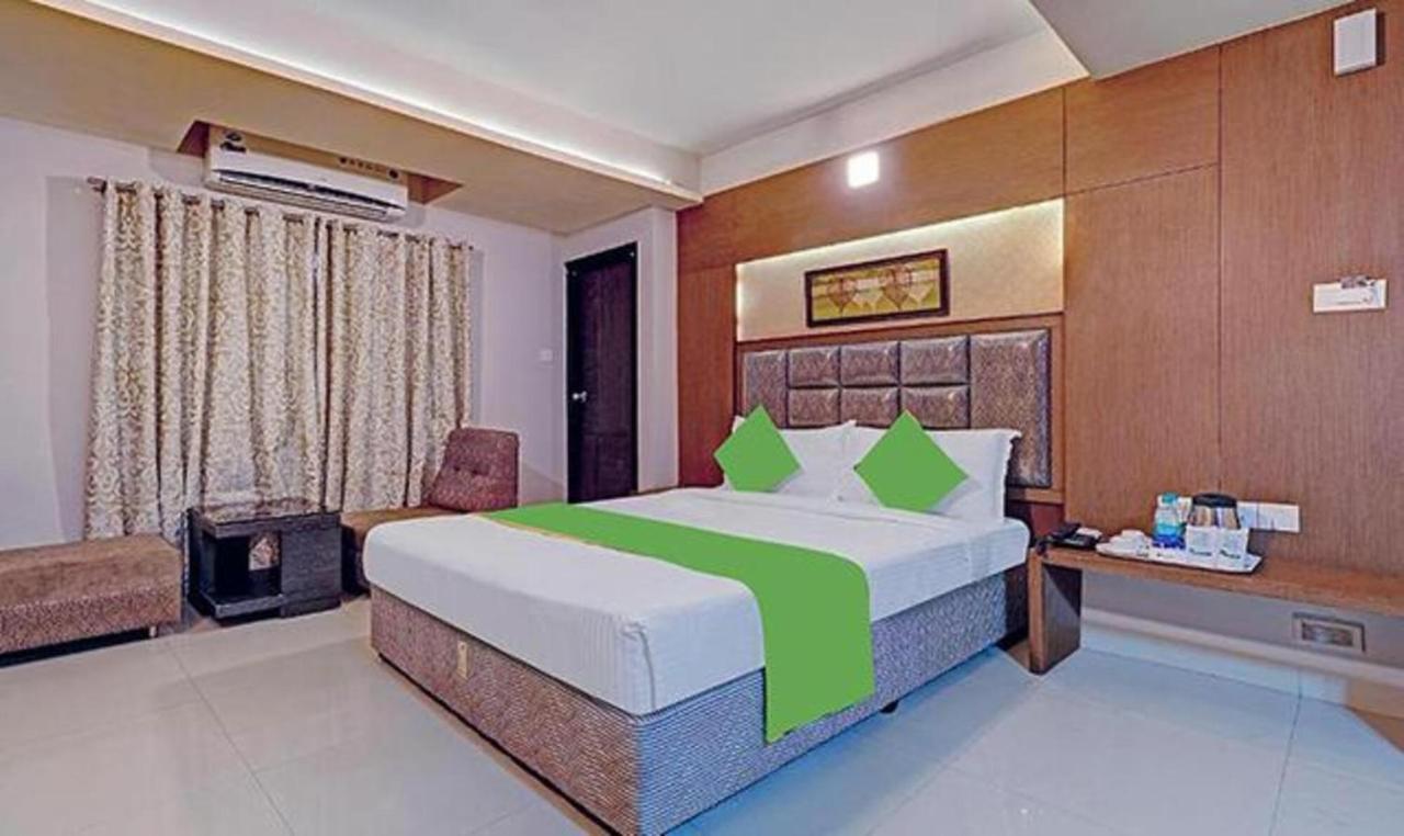 Pine Tree Boutique Hotel Madras Buitenkant foto