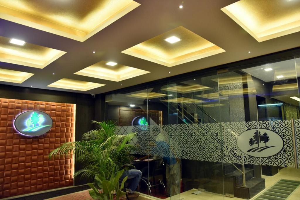 Pine Tree Boutique Hotel Madras Buitenkant foto