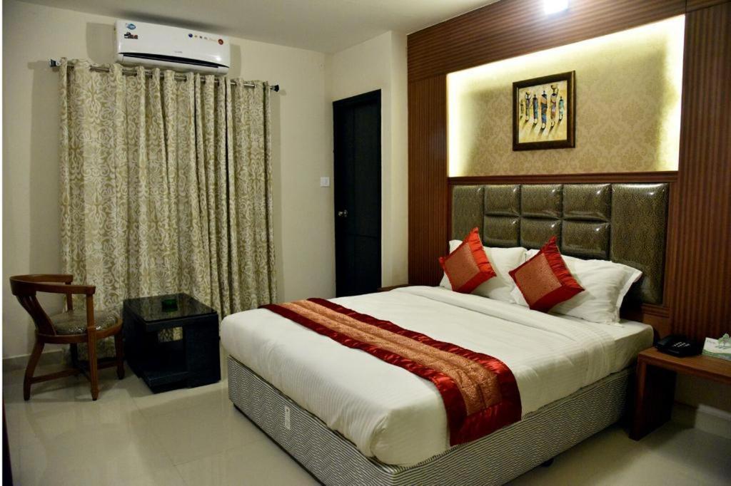 Pine Tree Boutique Hotel Madras Buitenkant foto