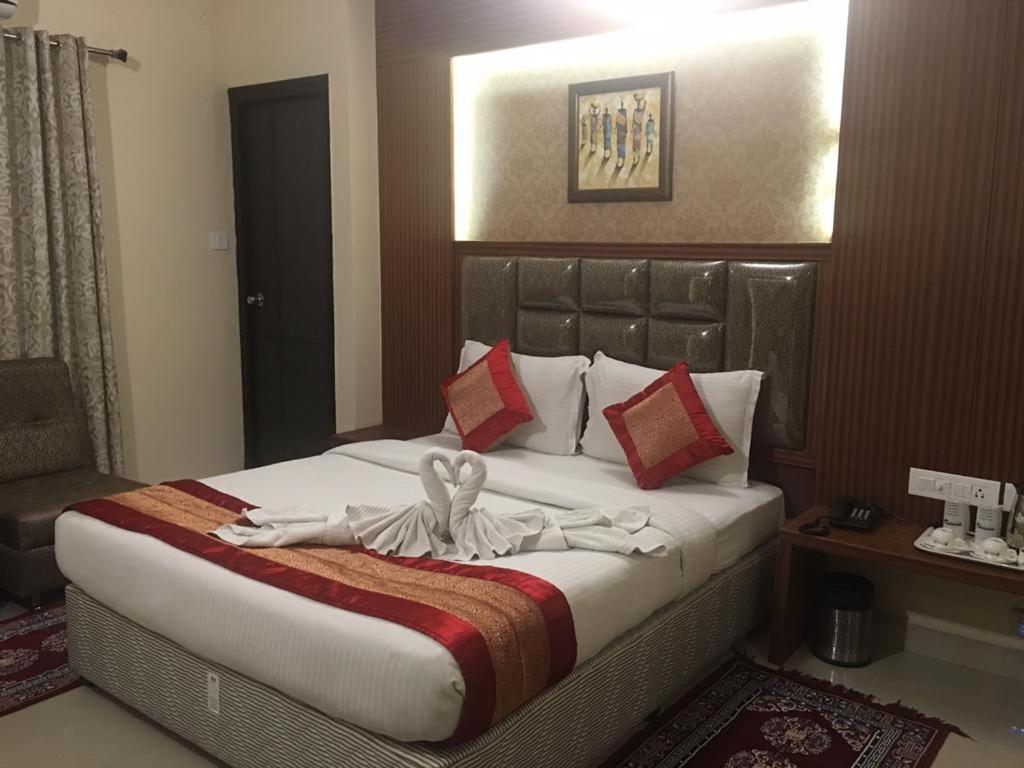 Pine Tree Boutique Hotel Madras Buitenkant foto