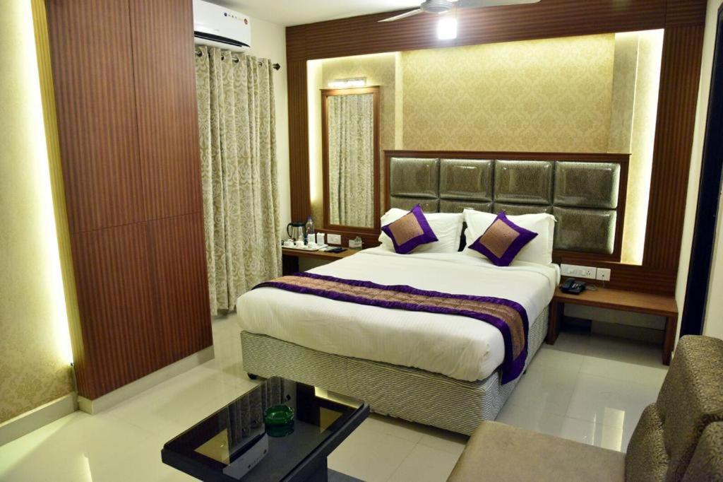 Pine Tree Boutique Hotel Madras Buitenkant foto