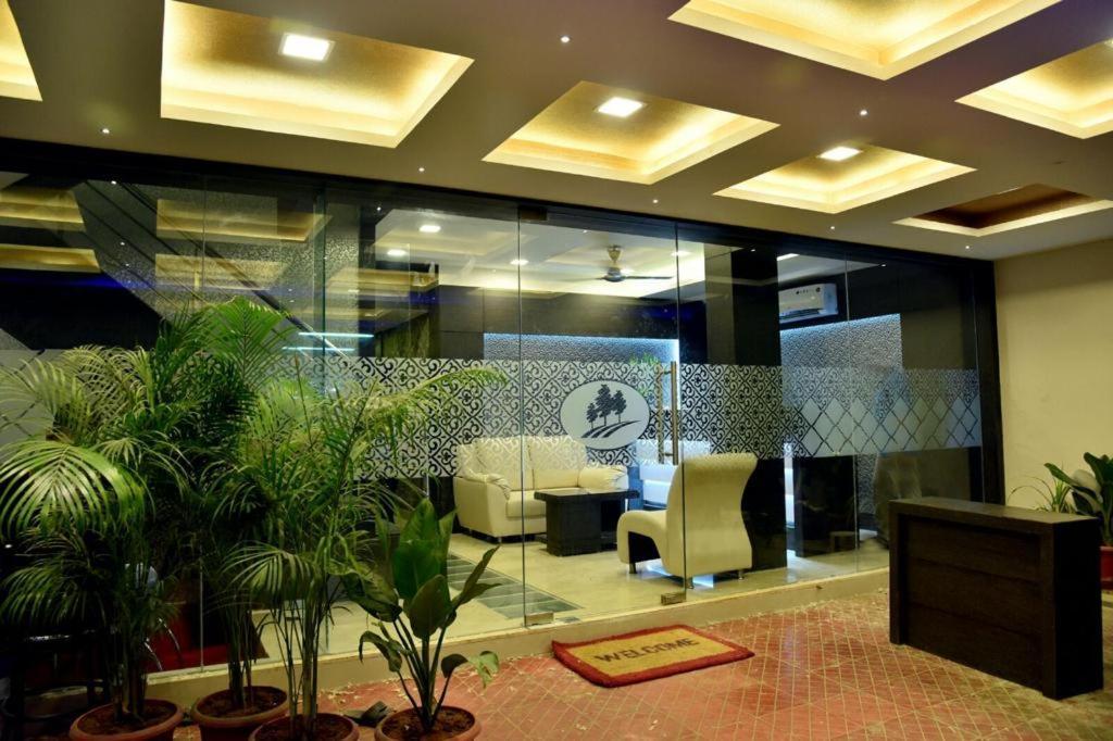 Pine Tree Boutique Hotel Madras Buitenkant foto