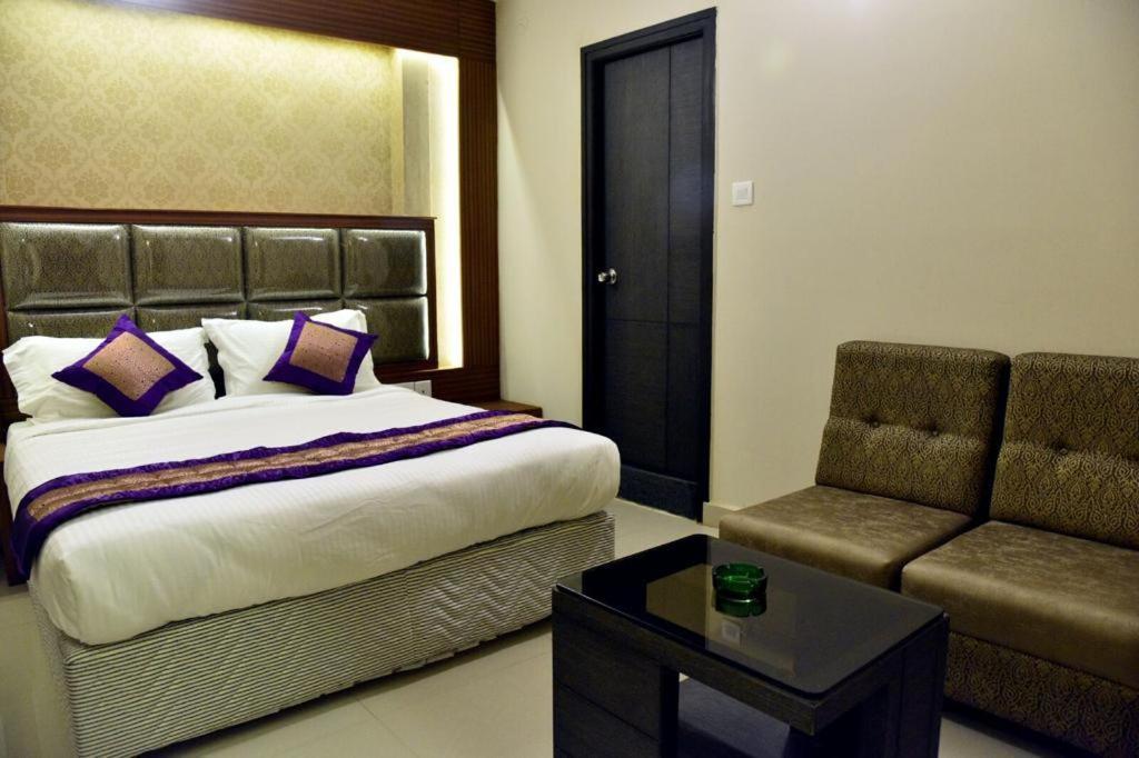 Pine Tree Boutique Hotel Madras Buitenkant foto