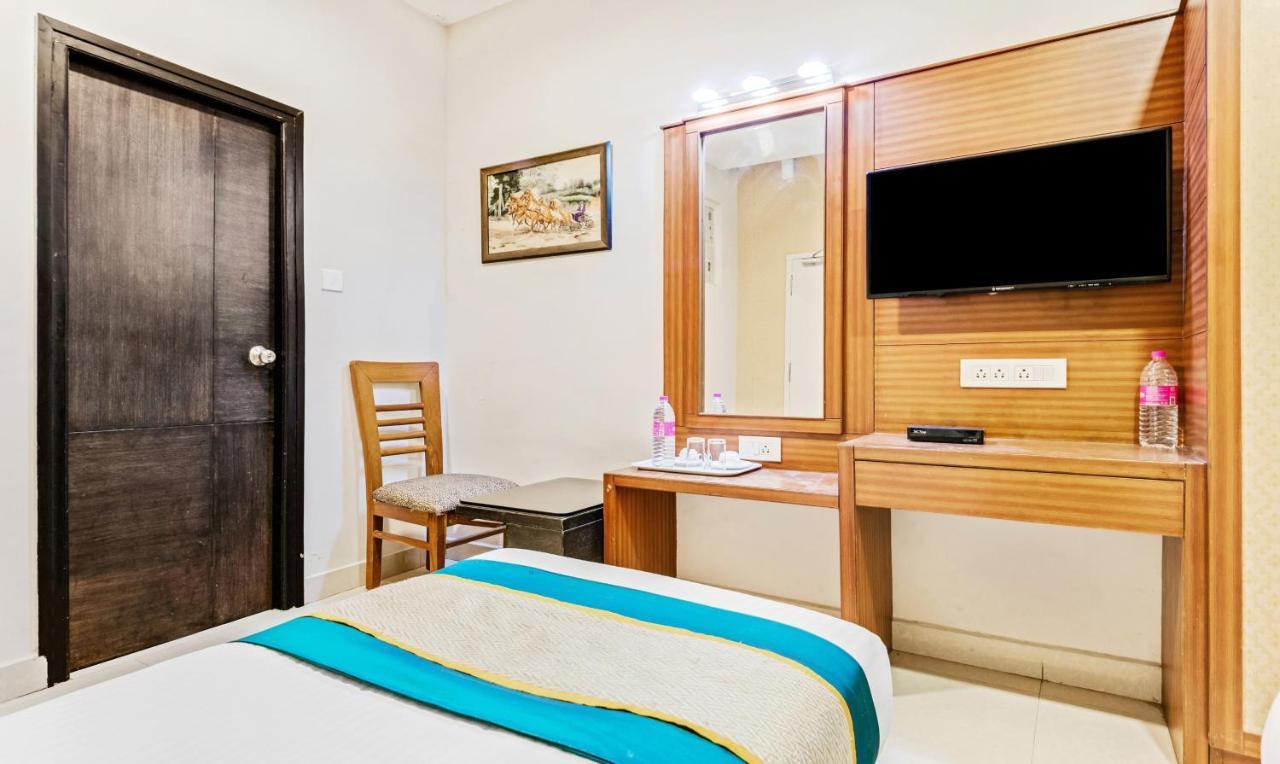 Pine Tree Boutique Hotel Madras Buitenkant foto