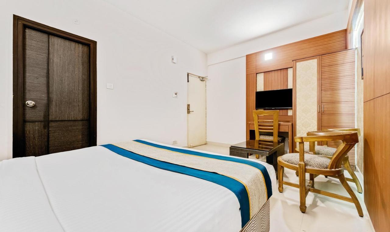 Pine Tree Boutique Hotel Madras Buitenkant foto