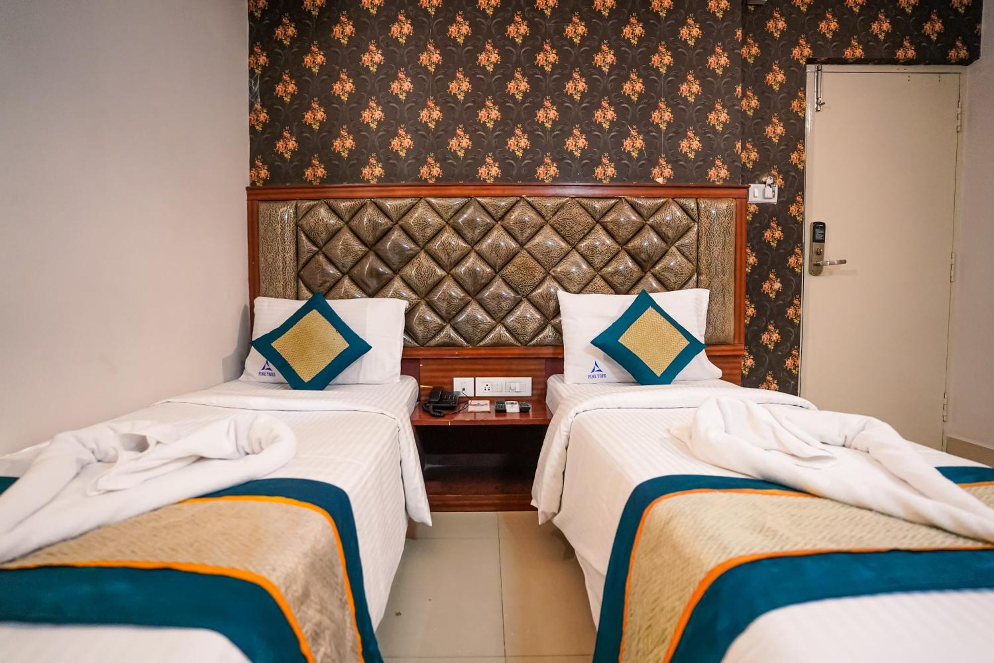 Pine Tree Boutique Hotel Madras Buitenkant foto