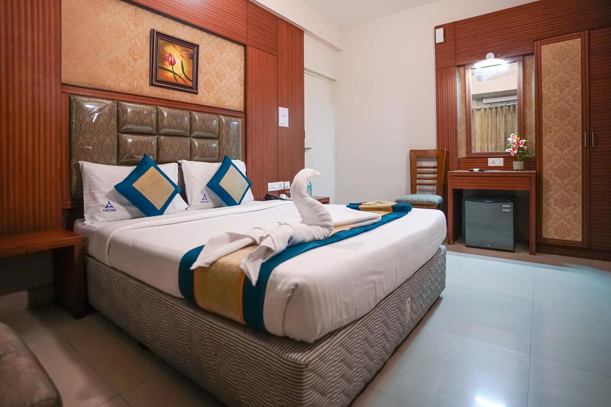 Pine Tree Boutique Hotel Madras Buitenkant foto