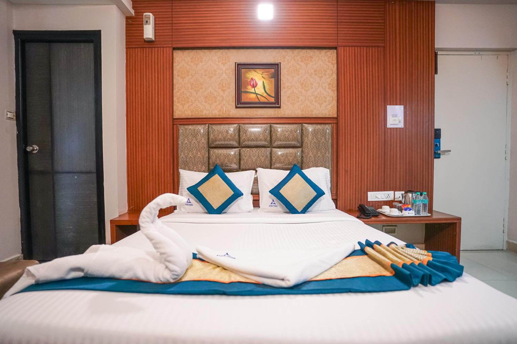 Pine Tree Boutique Hotel Madras Buitenkant foto